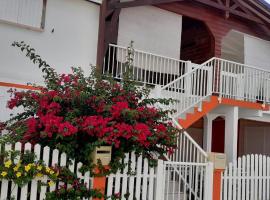 Villa fleurie, Ferienwohnung in Anse-Bertrand