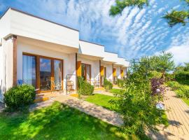 Oasis, hotel in Gąski