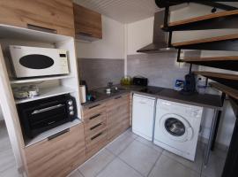 logement 1Chambre et 1 clic clac, hotel a Castets