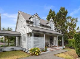 A Sandy Jandal - Russell Holiday Home, hotel di Russell