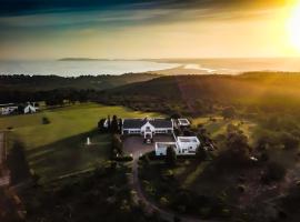 Greenhill Farm Manor House Plettenberg Bay - Private House Sleeps 8, casa en Plettenberg Bay