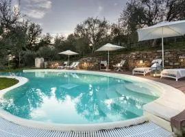 Villa Alberta, Panoramic 4 Bedrooms Farmhouse with Private Pool in Lucca close to Town Centre