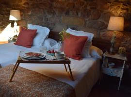 La Casita del Treceño cerca de Comillas: Treceño'da bir otoparklı otel