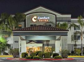 Comfort Suites Fresno River Park, hotell i Fresno