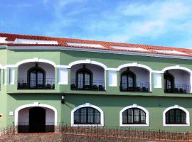 Apartamentos Trinidad, hotel perto de Balneário de Alange, Alange