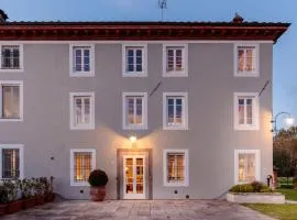 Villa Brunetta, Discover your Modern but Traditional Villa in Lucca