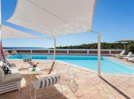 Ocean view beach villa, hotel a Budens