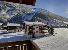 FREE Bus Winter Haus Loree
