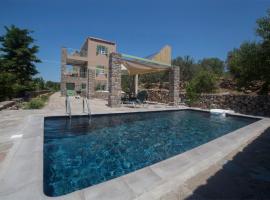 Villa Cerise by Upgreat Hospitality, vacation home in Egina