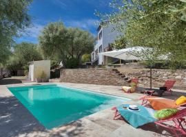 Villa Le Corps de Garde with swimming-pool and garden of 1200m2, nyaraló Furianiban