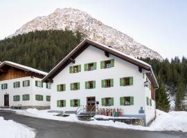 Stern LODGE im Bergparadies Lechtal, hotell med parkering i Boden