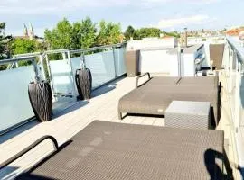luxury 4 bedroom roof apt with 3 balconies & view