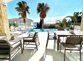 coral bay beach villa, hotel in Paphos City