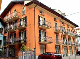 Casa Vacanze Touring: Verbania'da bir otel