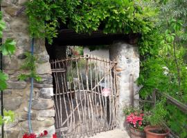 Maison Aux Lavandes B&B, holiday rental in Vaumeilh