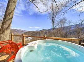 Blue Sky Cottage Romantic Retreat with Mtn Views!, hotel in Canton