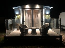 River Coquet Luxury Hot Tub Retreat, παραθεριστική κατοικία σε Swarland