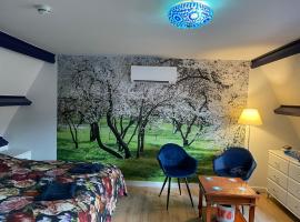 Cozy Bed and Breakfast, hotel cerca de Estación Elst, Elst