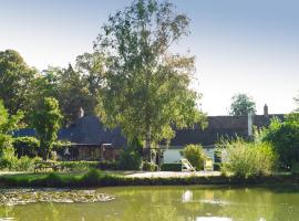 La Lune Lake, hotel dengan parkir di Joué-en-Charnie