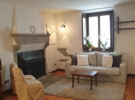 Appartamento Dimora in Piazza -Locazione Turistica Santa Maria Maggiore, appartement in Santa Maria Maggiore