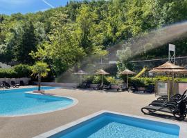 Camping Les Foulons, glamping site in Tournon-sur-Rhône