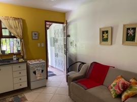 Casinha aconchegante perto da praia Guarajuba - Ba, vacation rental in Guarajuba