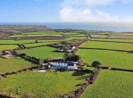 Arrowan Common Farm Cottages, hotel em Coverack