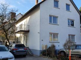 Luxus Ferienwohnung, hotel v destinaci Pfungstadt