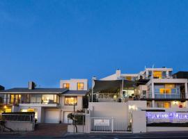 Blaauw Village Guest House, habitación en casa particular en Bloubergstrand