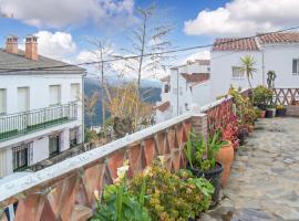 Nice apartment in Genalguacil with 3 Bedrooms, WiFi and Outdoor swimming pool, hótel í Genalguacil