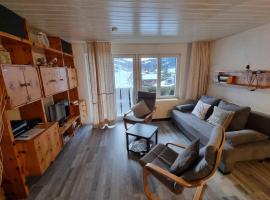Cozy chalet apartment near hiking trail and ski lift, hotel em Oberiberg