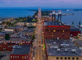 The Suites Hotel at Waterfront Plaza, hotel en Duluth