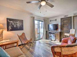 4 Mi to Dtwn Rustic Fort Worth Apt, hotel in Fort Worth
