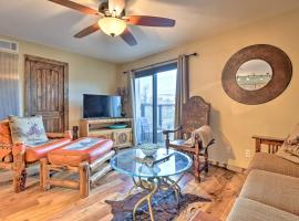 Rustic Fort Worth Apt with Balcony, Near Dtwn!, hotel in Fort Worth