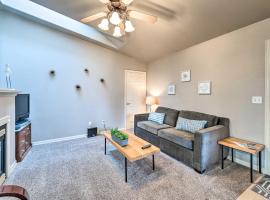 Apartment with Patio and Grill Access about half Mi to Bay!, Hotel in Anacortes