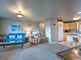 Apartment with Gas Fireplace about half Mi to Beach!