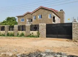 Gorgeous Quiet & Comfy-Close to Highway-Parking