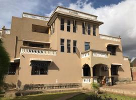 Serene 4BR Family Home, 5 Min Walk from the Beach, holiday home in Diani Beach