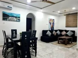 Spacious Quiet & Cozy- Close to Highway-Parking