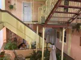 Midtown Guest House, allotjament vacacional a Charlotte Amalie