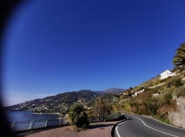 Romantic Casa Lorenzina Affittacamere, affittacamere a Ventimiglia