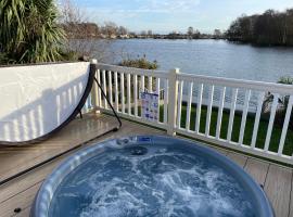 Tattershall Lakes Mini Breaks - Fishing Lake, hotell i Lincoln