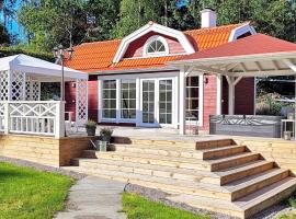 4 person holiday home in TORSH LLA, дом для отпуска в городе Torshälla