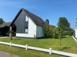Family vacation in a spacious and comfortable holiday house, hotel en Bruinisse