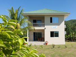 Blue Sky Self Catering โรงแรมในGrand Anse