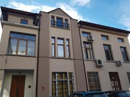 The Old House guest rooms and apartament