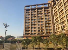 Weekend Address Managed By P.C Homes – hotel w mieście Surat