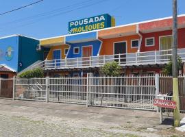 Residencial dos Moleques, hotel in Capão da Canoa