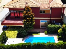 Casa Axier-Chalet con Piscina privada y chimenea, hotel i Biar