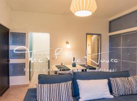 The Blue House, Pedras D'el Rei, Tavira, hotel in Tavira